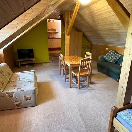 Apartmanovy Dum Obecna Skola Svetlik Zewnętrze zdjęcie
