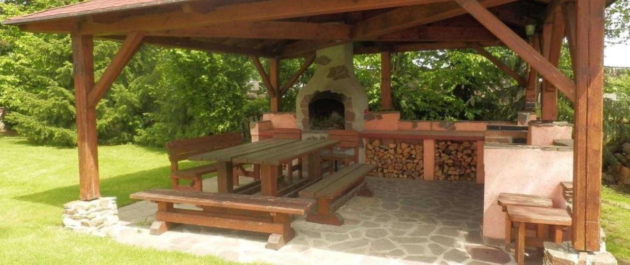 Apartmanovy Dum Obecna Skola Svetlik Zewnętrze zdjęcie