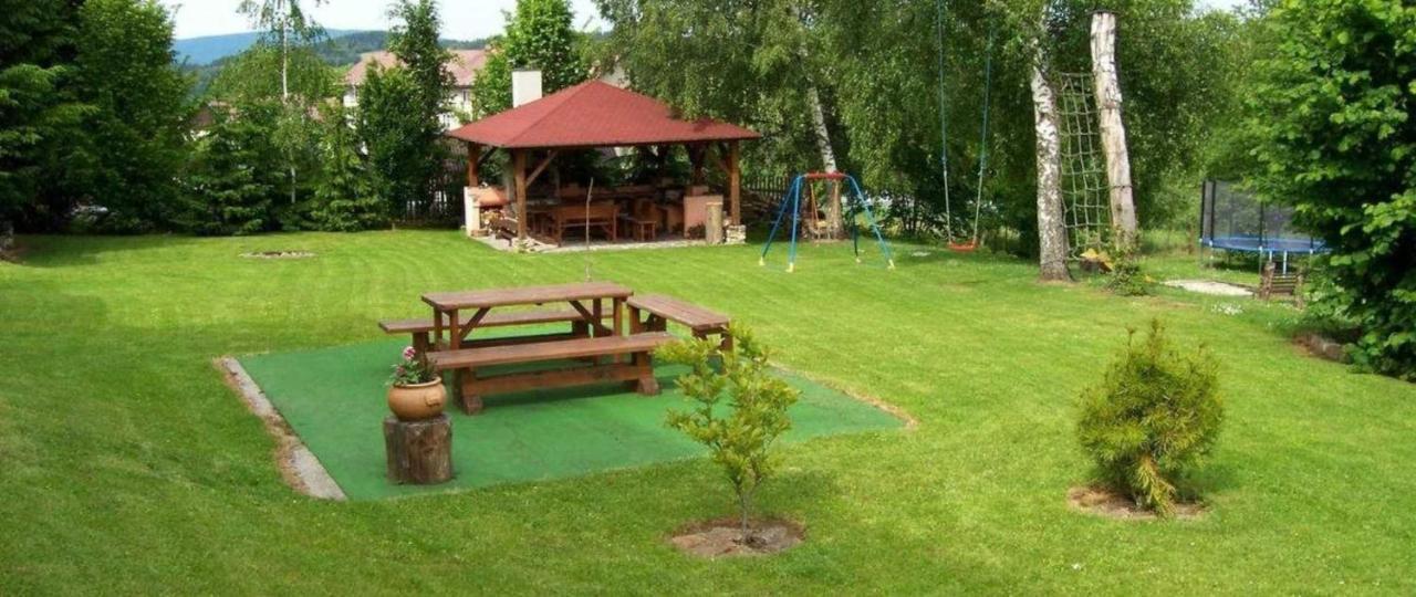 Apartmanovy Dum Obecna Skola Svetlik Zewnętrze zdjęcie