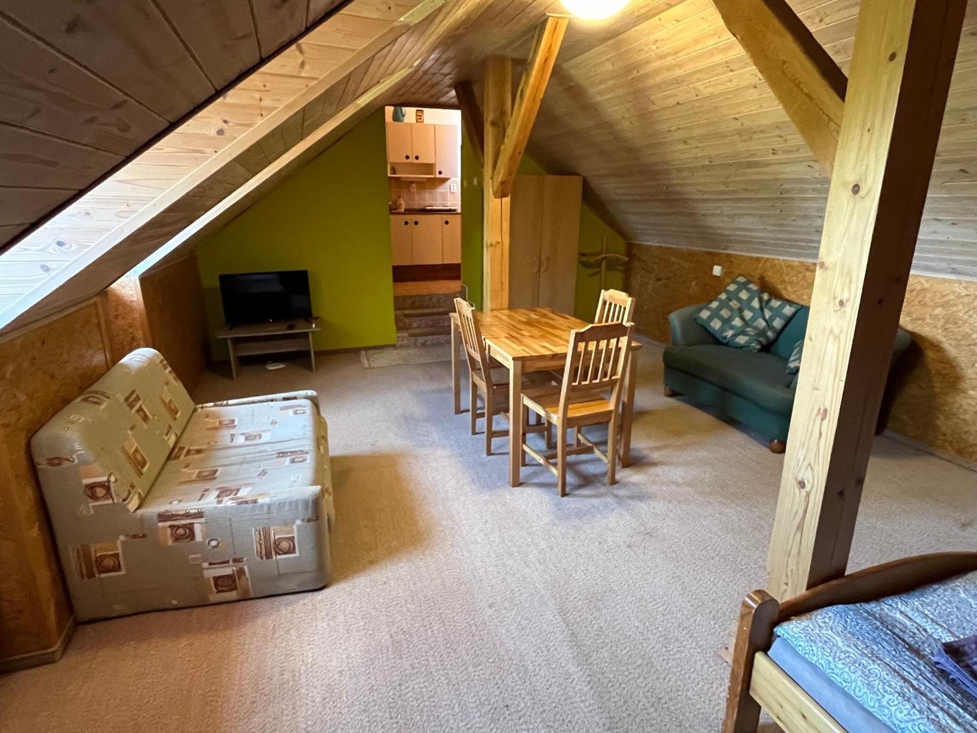Apartmanovy Dum Obecna Skola Svetlik Zewnętrze zdjęcie