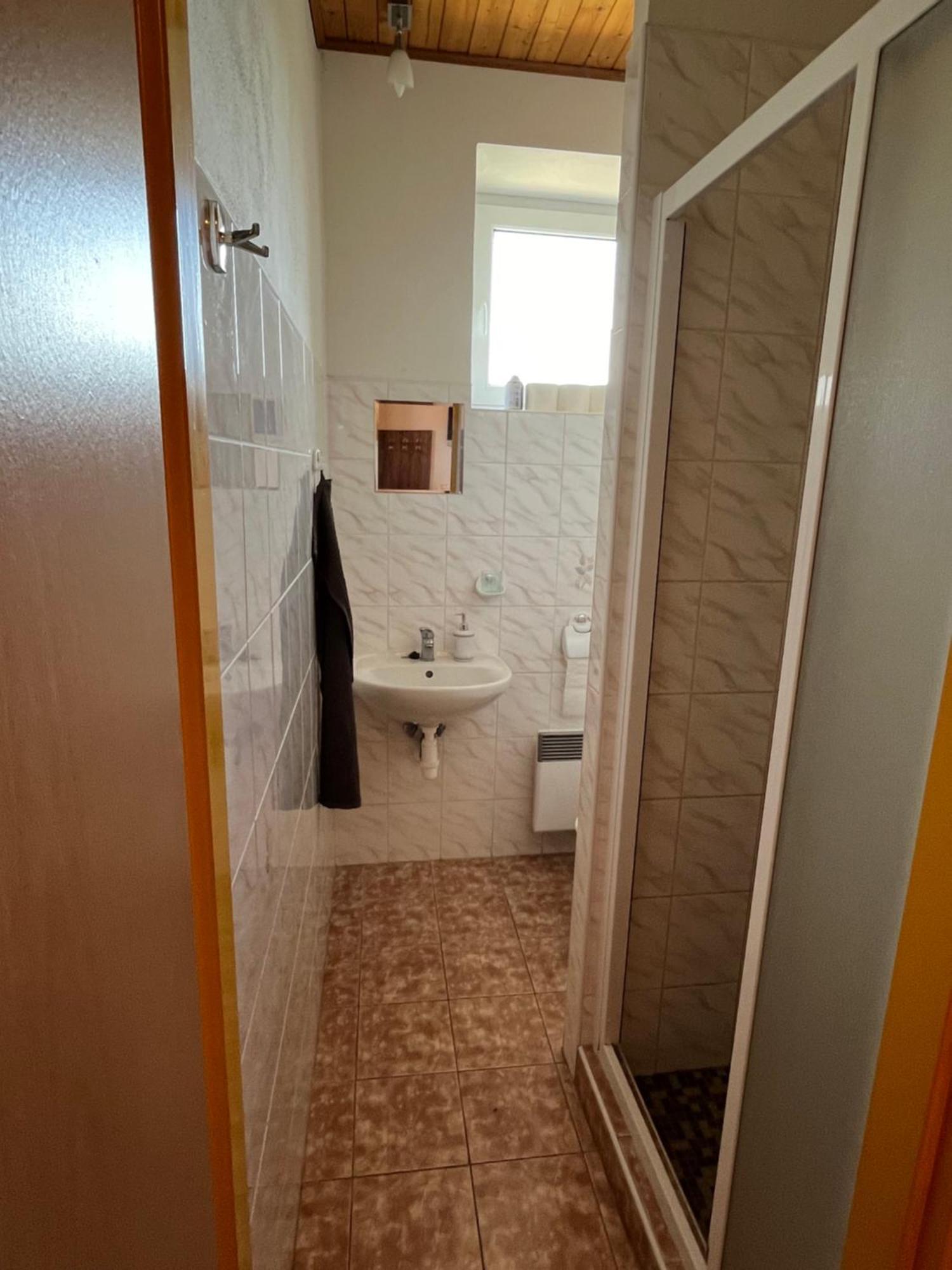 Apartmanovy Dum Obecna Skola Svetlik Zewnętrze zdjęcie