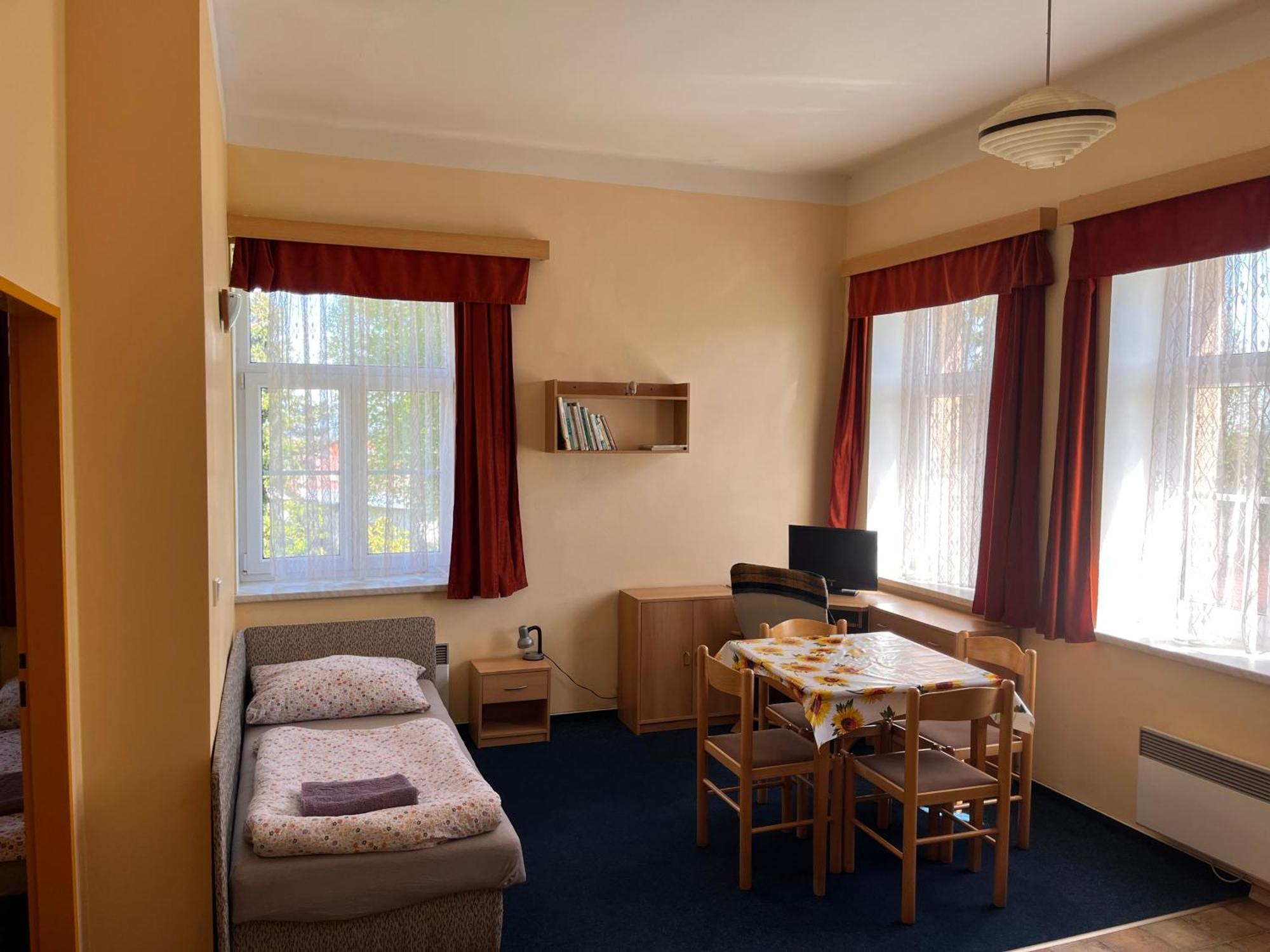 Apartmanovy Dum Obecna Skola Svetlik Zewnętrze zdjęcie